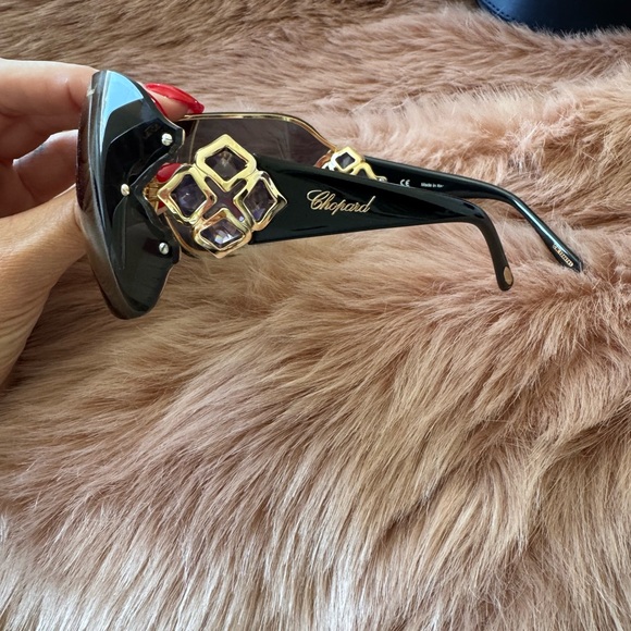 Chopard Sunglasses with Gold and Black Details - Picture 6 of 9